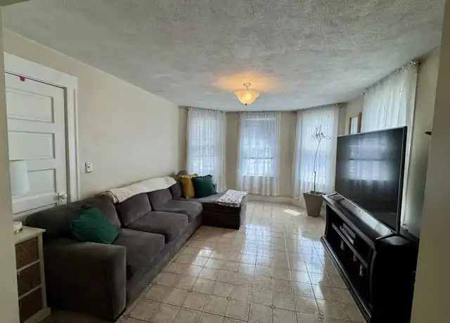 Property at 119 Fellsway W, Medford, MA, 02155, 3 beds, 1 bath, [object Object]