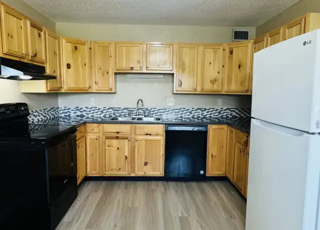 Property at 206 N 10th St Unit 25, Orange, TX, 77630, 2 beds, 1 bath, [object Object]