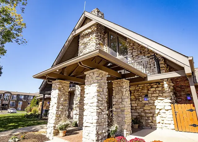 Photo of 921 Parliament Pl, Greenwood, IN 46142