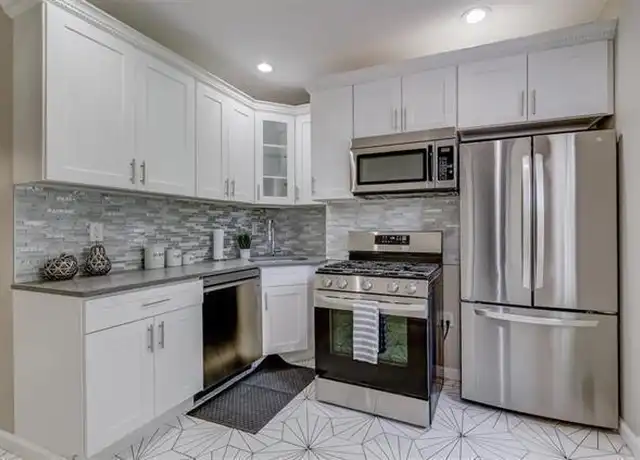 Property at 702 John F. Kennedy Blvd Unit 2, Bayonne, NJ, 07002, 3 beds, 2 baths, [object Object]