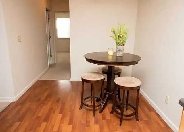 Property at Holland Crossing - 2250 Perrysburg Holland Rd, Maumee, OH, 43537, 2 beds, 1 bath, [object Object]