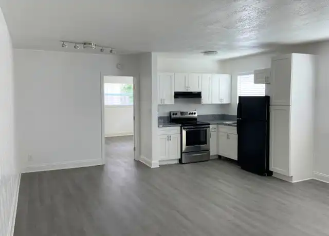 Property at 240 SW 8th St Unit 6, Pompano Beach, FL, 33060, 1 bed, 1 bath, [object Object]