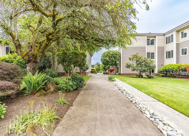 Photo of 15750 NE 15th St, Bellevue, WA 98008