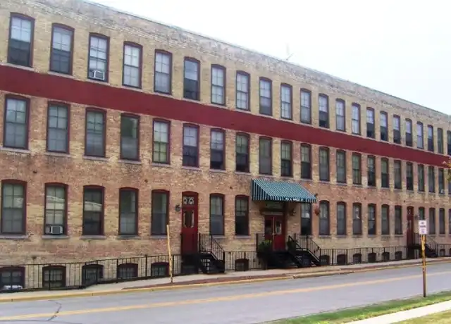 Property at 415 S Water St Unit 202, Watertown, WI, 53094, 2 beds, 1 bath, [object Object]