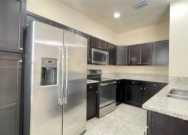 Property at 17090 SW 95th Ter, Miami, FL, 33196, 4 beds, 3 baths, [object Object]