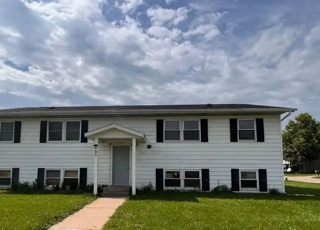 Property at 885 W 61st St Unit 1, Davenport, IA, 52806, 2 beds, 1 bath, [object Object]