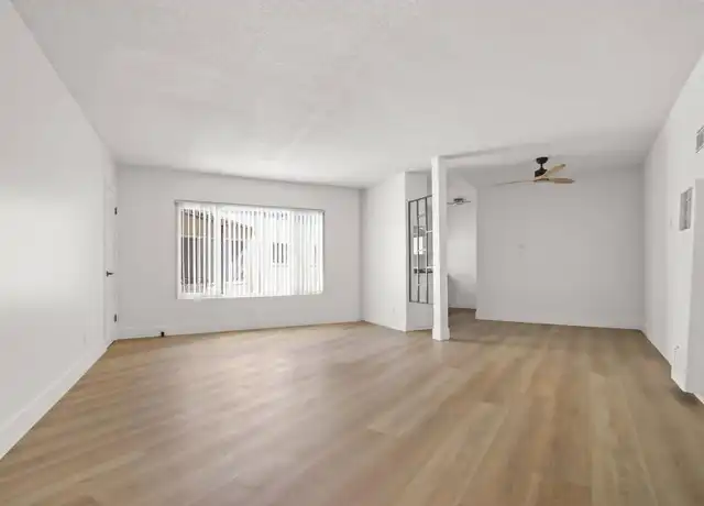 Property at 950 Venice Blvd, Venice, CA, 90291, 2 beds, 1 bath, [object Object]