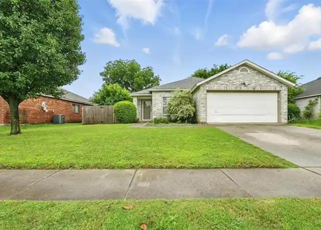 Property at 636 Capricorn St, Cedar Hill, TX, 75104, 3 beds, 2 baths, [object Object]