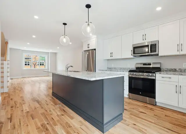 Photo of 951 Peverly Hill Rd, Portsmouth, NH 03801