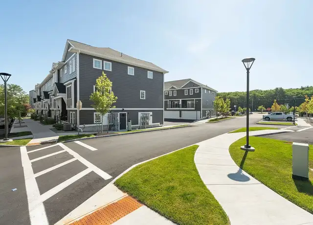 Photo of 951 Peverly Hill Rd, Portsmouth, NH 03801