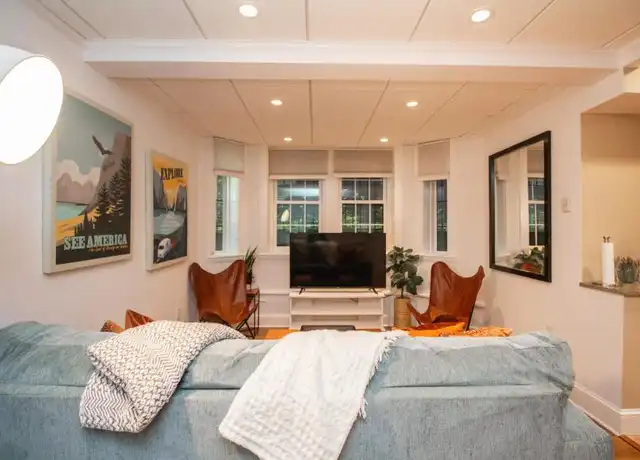 Property at 1253 Beacon St, Brookline, MA, 02446, 1 bed, 1 bath, [object Object]