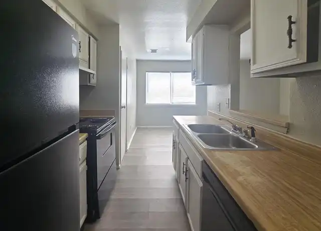 Property at 398 Duroux Rd Unit b, La Marque, TX, 77568, 2 beds, 2 baths, [object Object]