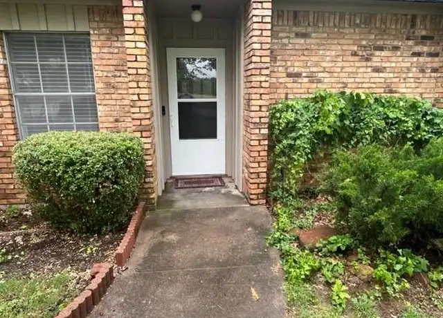 Property at 114 Meadow View Dr, Cleburne, TX, 76033, 2 beds, 1.5 baths, [object Object]