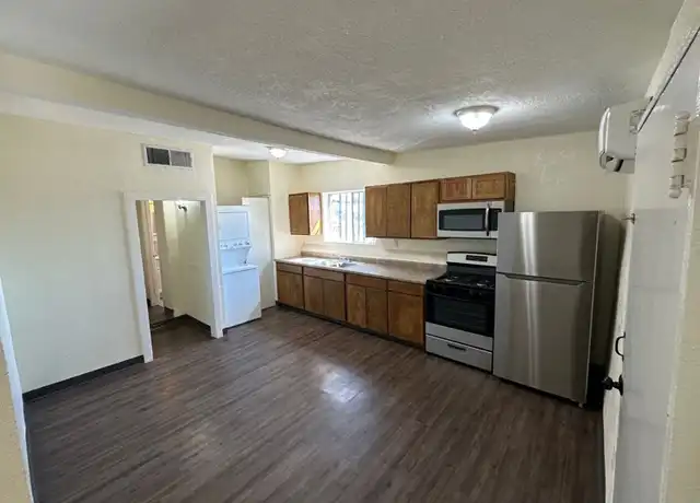 Property at 905 Gateway South Blvd, El Paso, TX, 79903, 1 bed, 1 bath, [object Object]