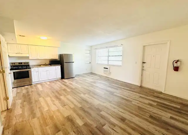Property at 19121 NE 25th Ave Unit 3, Miami, FL, 33180, 1 bed, 1 bath, [object Object]