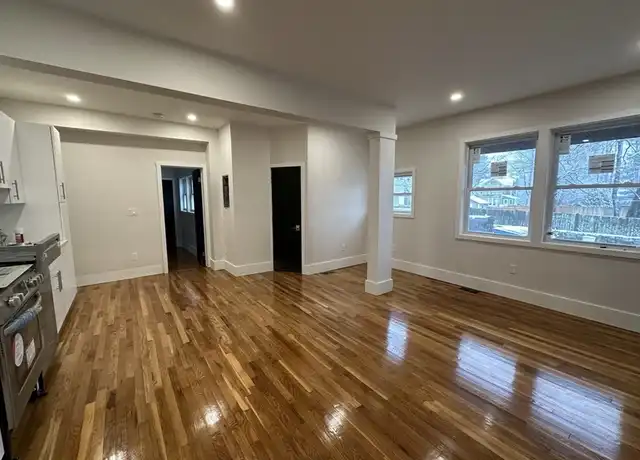 Property at 289 Walnut St Unit 1, Stoughton, MA, 02072, 2 beds, 1 bath, [object Object]