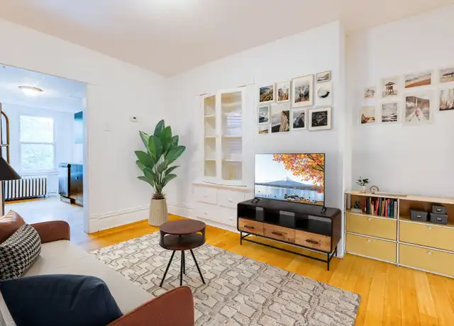 Property at 406 Kingsboro St Apt 2, Pittsburgh, PA, 15211, 3 beds, 1 bath, [object Object]