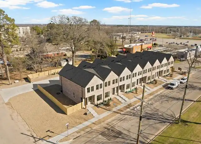 Property at 172 W 17th St, Mt Pleasant, TX, 75455, 3 beds, 2.5 baths, [object Object]
