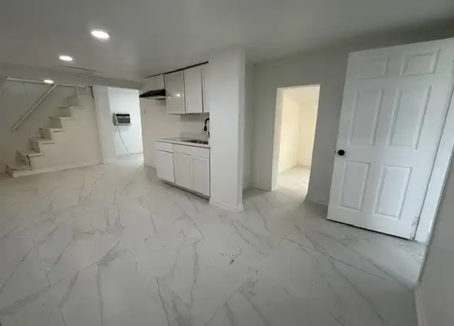 Property at 2210 Clementine St, Houston, TX, 77020, 2 beds, 1 bath, [object Object]