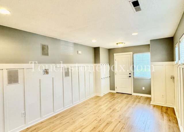 Photo of 920 NW 1st Ave, Canby, OR 97013