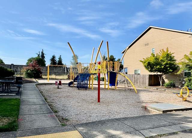 Photo of 920 NW 1st Ave, Canby, OR 97013
