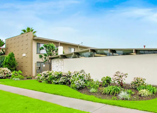 Photo of 8250 Telegraph Rd, Downey, CA 90240