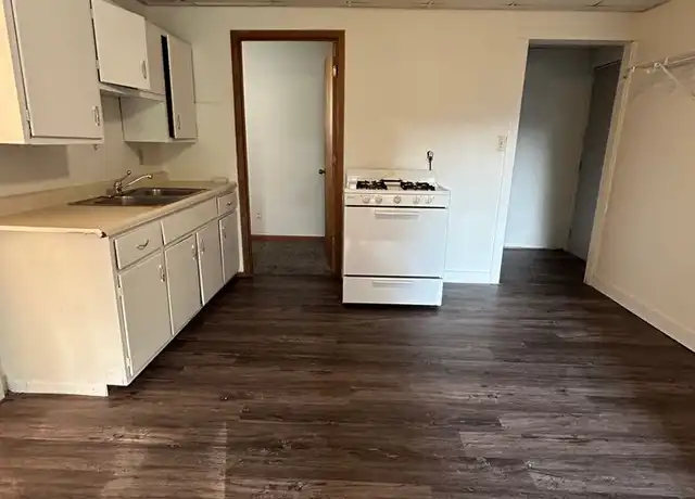 Property at 1018 Pine St Unit 3, La Crosse, WI, 54601, 2 beds, 1 bath, [object Object]