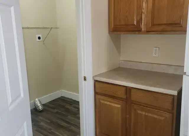 Property at 154 Prospect St Unit 156-1, Norwich, CT, 06360, 3 beds, 1 bath, [object Object]