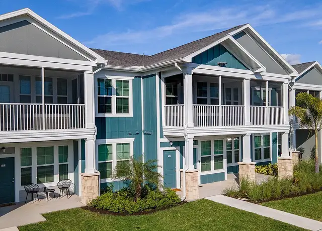 Photo of 606 SW 29th Ave, Cape Coral, FL 33991