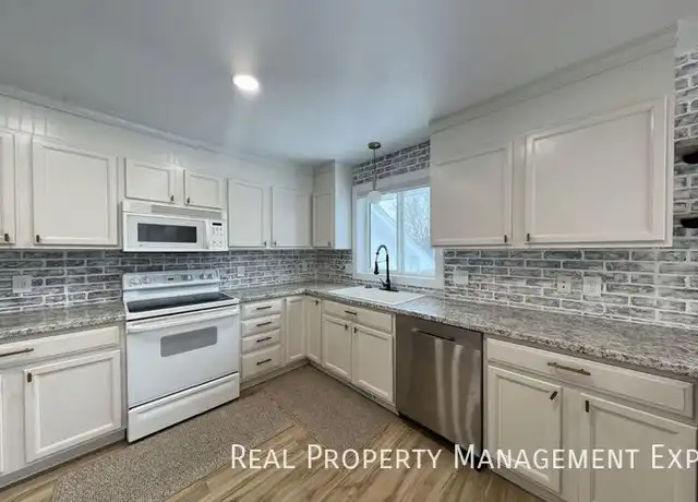 Property at 6600 W 61st St, Sioux Falls, SD, 57106, 4 beds, 2 baths, [object Object]
