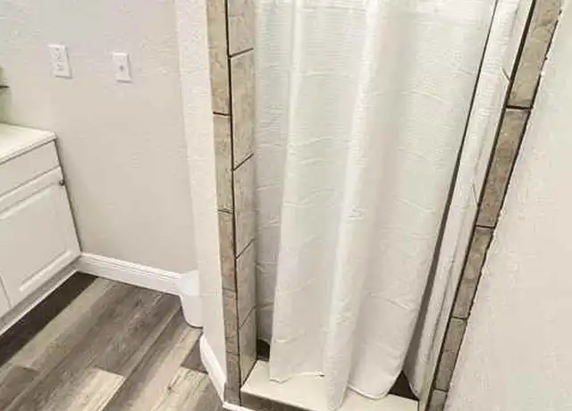 Property at 301 Chastain Rd, Seffner, FL, 33584, 1 bed, 1 bath, [object Object]