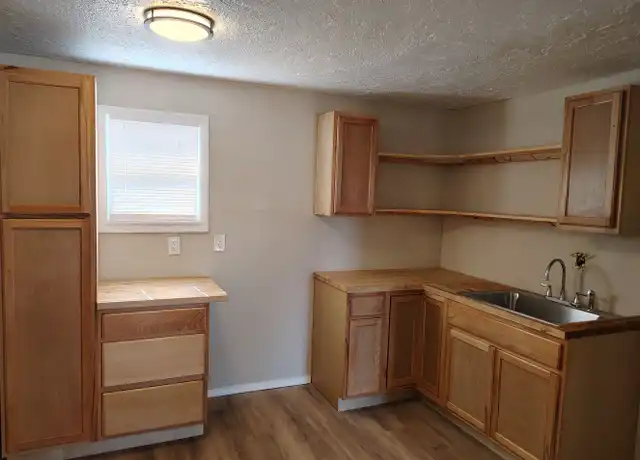Property at 602 S Woody Dr Unit B, Roswell, NM, 88203, 1 bed, 1 bath, [object Object]