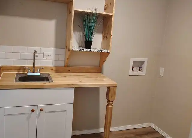 Property at 602 S Woody Dr Unit B, Roswell, NM, 88203, 1 bed, 1 bath, [object Object]