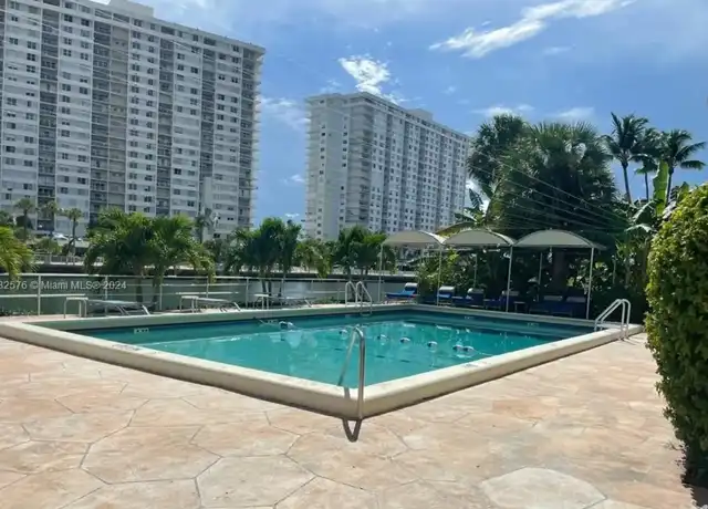 Property at 220 Kings Point Dr, Sunny Isles Beach, FL, 33160, 1 bed, 1 bath, [object Object]