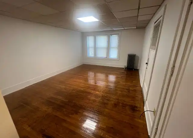 Property at 71 School St Apt 4 (2R), Springfield, MA, 01105, 1 bed, 1 bath, [object Object]