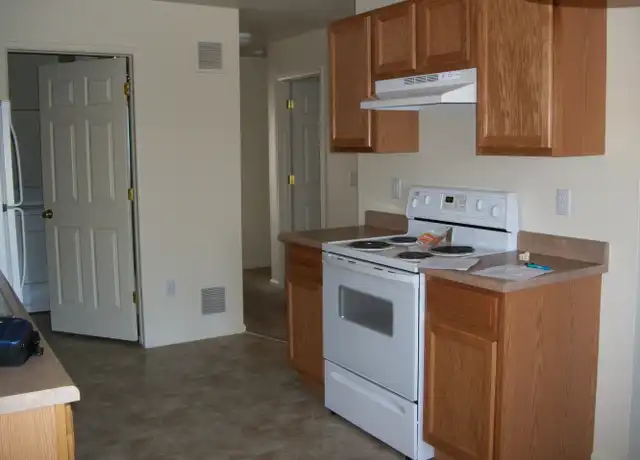 Property at 330 Hunters Way Apt G, Cheyenne, WY, 82007, 2 beds, 1.5 baths, [object Object]