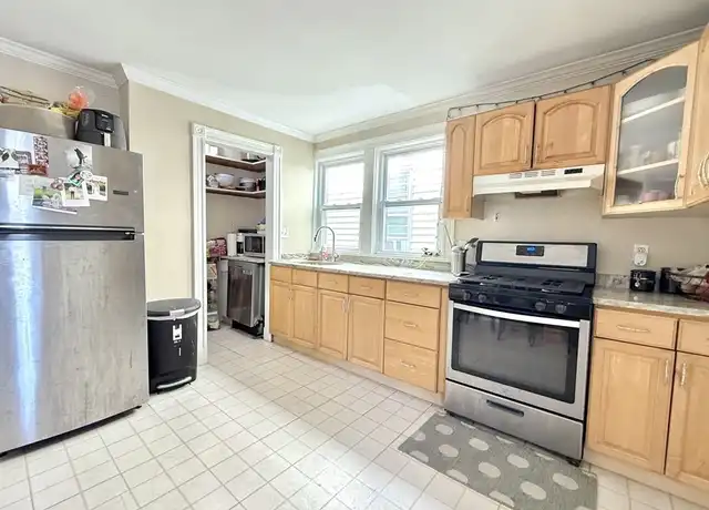 Property at 19 Howell St Unit 2, Dorchester, MA, 02125, 4 beds, 1 bath, [object Object]