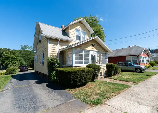 Property at 117 School St, Hamden, CT, 06518, 4 beds, 2 baths, [object Object]