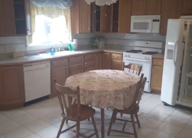 Property at 215 Summit St Unit 1, East Providence, RI, 02914, 2 beds, 1 bath, [object Object]