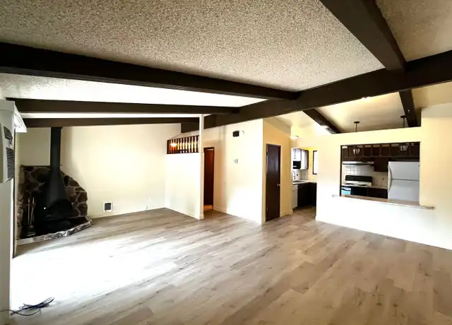 Property at 912 S Madison St Apt 3, Spokane, WA, 99204, 2 beds, 1 bath, [object Object]