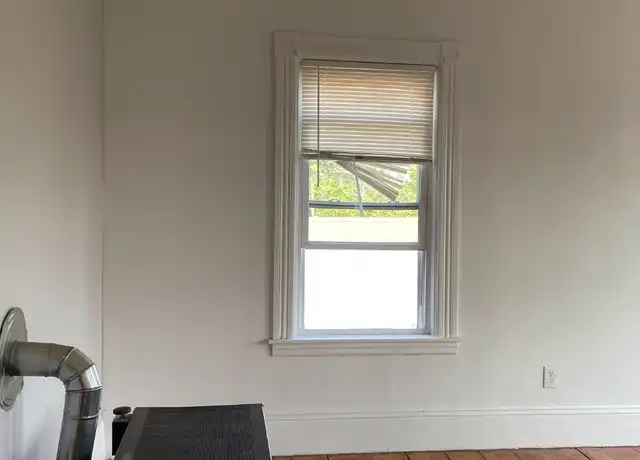 Property at 25 Chilmark St Unit 03, Worcester, MA, 01604, 3 beds, 1 bath, [object Object]