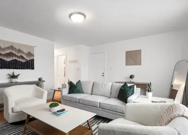 Property at 9606 Golf Ter Unit 2W, Des Plaines, IL, 60016, 2 beds, 1 bath, [object Object]