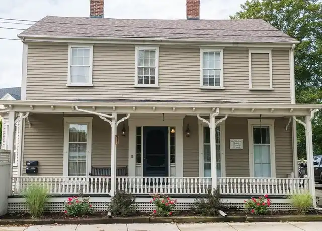 Property at 66 Farewell St #2, Newport, RI, 02840, 2 beds, 1 bath, [object Object]