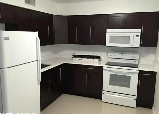 Property at 3325 Airport Rd N Unit U2, Naples, FL, 34105, 2 beds, 1 bath, [object Object]