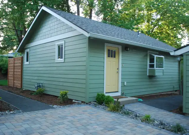Property at 4030 SW Dolph Ct Unit B, Portland, OR, 97219, 1 bed, 1 bath, [object Object]