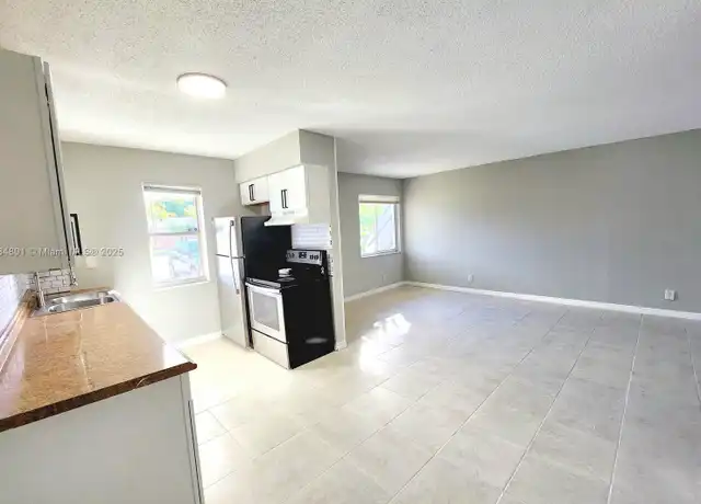 Property at 191 SW 15th St Unit 102, Pompano Beach, FL, 33060, 1 bed, 1 bath, [object Object]