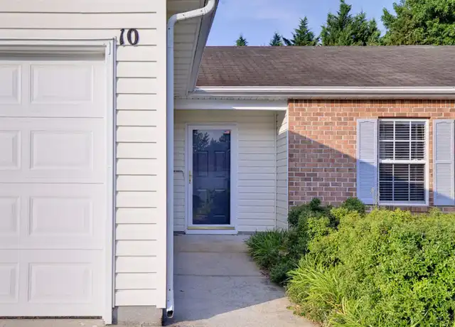Property at 10 Kaitlyn Cir, Hampton, VA, 23666, 3 beds, 2 baths, [object Object]