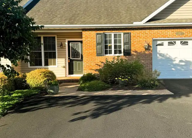 Property at 1131 Royal Ct, Harrisonburg, VA, 22802, 2 beds, 2 baths, [object Object]
