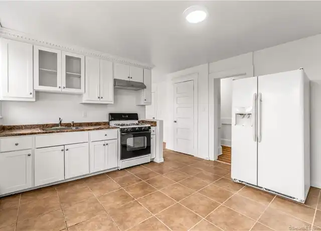 Property at 1220 State St #6, Bridgeport, CT, 06605, 4 beds, 1 bath, [object Object]