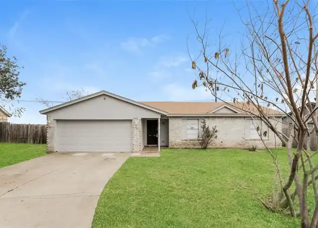 Property at 1403 Berry Dr, Cleburne, TX, 76033, 3 beds, 2 baths, [object Object]